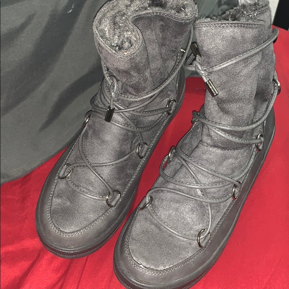 MI.IM size 8 fleece lined boots!